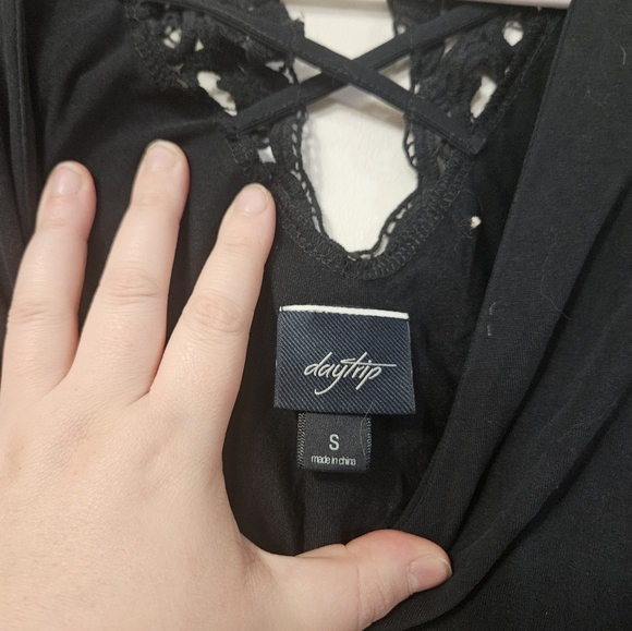 Daytrip Womens Black Short Sleeve Top With Front Knot And Lace Back! - Picture 3 of 6